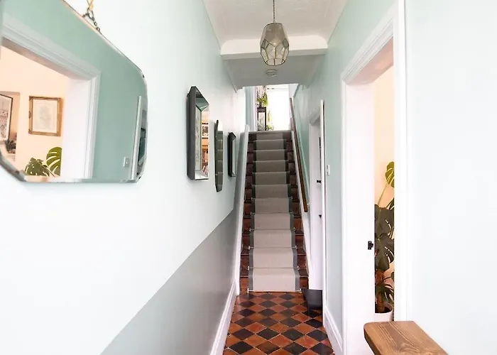 Bridge Terrace - Spacious Living Area, Well Designed & Wood Burner